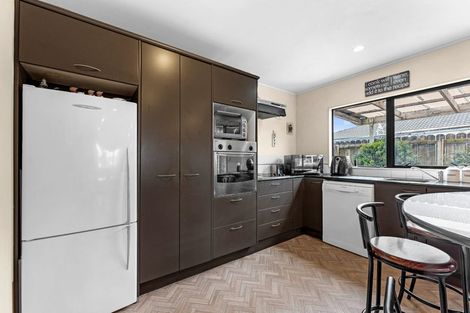 Photo of property in 10 Gunner Drive, Te Atatu Peninsula, Auckland, 0610