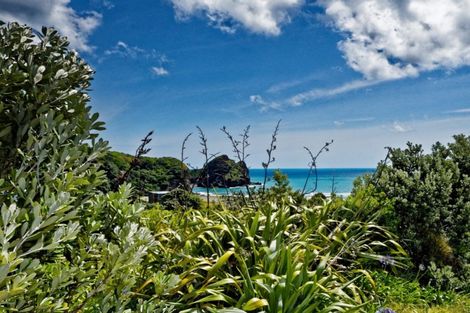 Photo of property in 13 Beach Valley Road, Piha, 0772