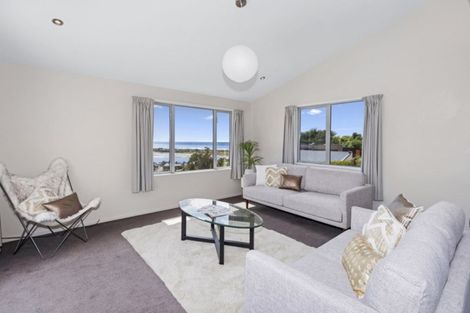 Photo of property in 17 Mandalay Lane, Redcliffs, Christchurch, 8081