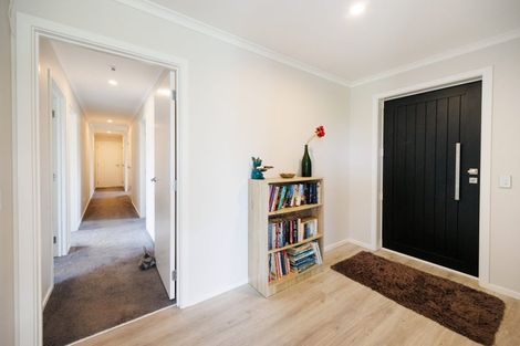 Photo of property in 132 Johnstone Drive, Fitzherbert, Palmerston North, 4410