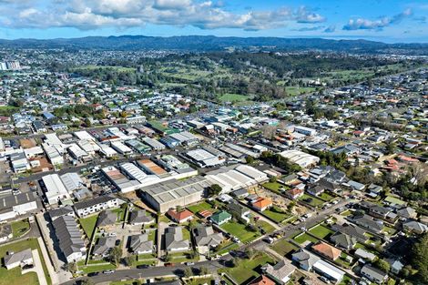 Photo of property in 72 Kelman Road, Kelston, Auckland, 0602