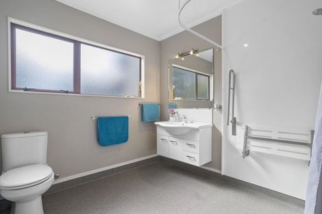 Photo of property in 106 Whitby Place, Whangamata, 3620