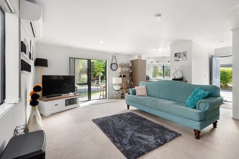 Photo of property in 28 Woodcroft Way, Pukekohe, 2120