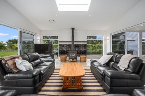 Photo of property in 342a Tararua Road, Levin, 5571