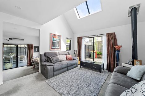 Photo of property in 2/86 Beach Road, Castor Bay, Auckland, 0620