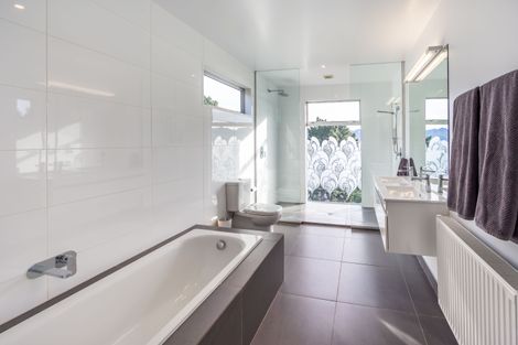 Photo of property in 10 Euan Sarginson Place, Diamond Harbour, Lyttelton, 8971