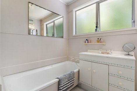 Photo of property in 71 Hartley Terrace, Massey, Auckland, 0614