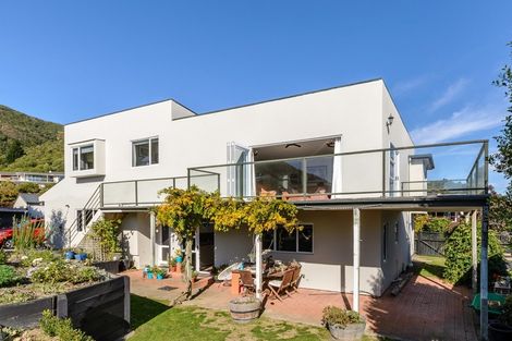 Photo of property in 1a Matai Place, Waikawa, Picton, 7220