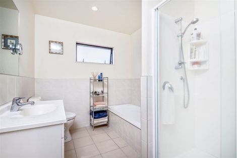 Photo of property in 20/22 Northcross Drive, Oteha, Auckland, 0632