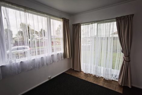 Photo of property in 4 Marybeth Place, Rosehill, Papakura, 2113