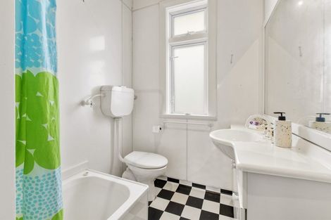 Photo of property in 41 Fairview Crescent, Kelburn, Wellington, 6012