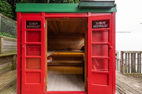 Photo of property in 489 Karaka Bay Road, Karaka Bays, Wellington, 6022