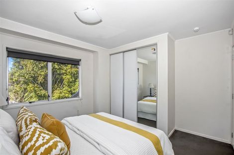 Photo of property in 118 Lynn Road, Bayview, Auckland, 0629