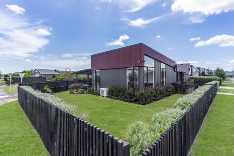 Photo of property in 1 Gallantry Crescent, Papakura, 2110
