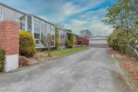 Photo of property in 6 Camberwell Place, Avonhead, Christchurch, 8042