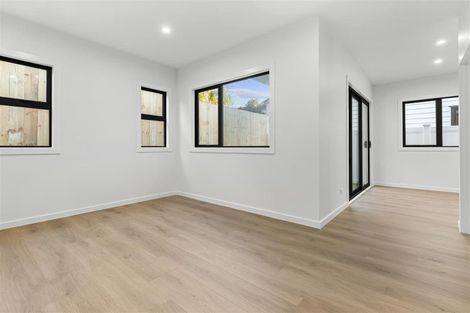 Photo of property in 8/25 Swanson Road, Henderson, Auckland, 0610