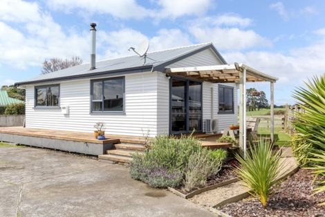 Photo of property in 15 Tuahu Place, Waitara, 4320