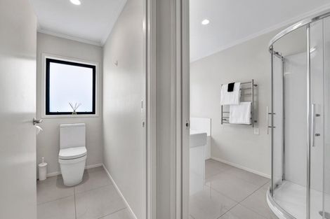 Photo of property in 28 Paynters Avenue, Strandon, New Plymouth, 4312