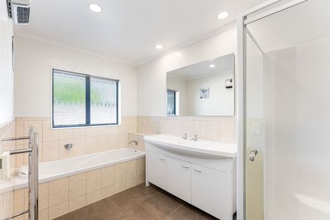 Photo of property in 2 Rosebank Grove, Waikanae, 5036