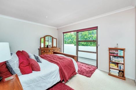 Photo of property in 2 Hollyhock Place, Browns Bay, Auckland, 0630