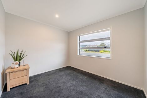 Photo of property in 14 Passchendaele Grove, Trentham, Upper Hutt, 5018