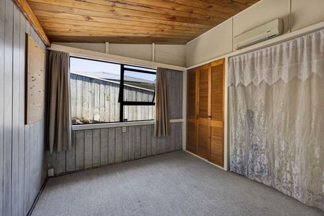 Photo of property in 15 Awanui Street, Merrilands, New Plymouth, 4312