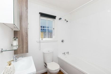 Photo of property in 14 Ruskin Road, Newlands, Wellington, 6037