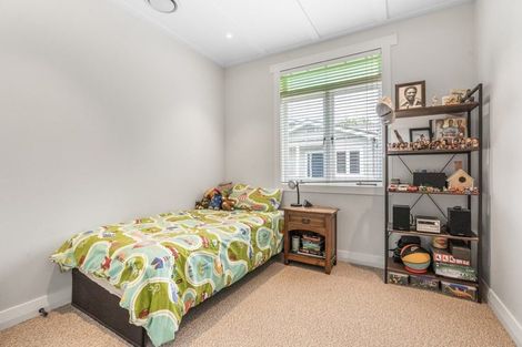 Photo of property in 136 Queen Street, Northcote Point, Auckland, 0627