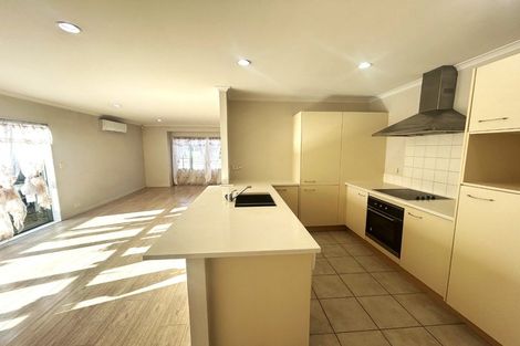 Photo of property in 24 Ashmere Lane, Weymouth, Auckland, 2103