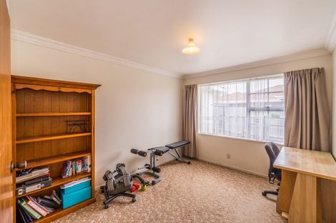 Photo of property in 1 Marsden Place, Awapuni, Palmerston North, 4412