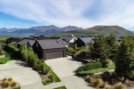 Photo of property in 2 Jacks Point Rise, Jacks Point, Queenstown, 9371