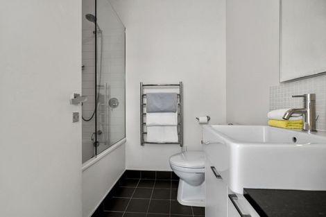 Photo of property in 2/4 Campbell Road, Takapuna, Auckland, 0622