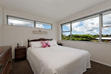 Photo of property in 22 Crompton Road, Massey, Auckland, 0614