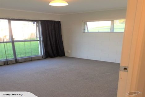 Photo of property in 2/12 Ayton Drive, Totara Vale, Auckland, 0629