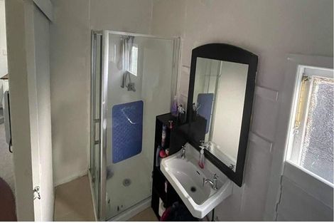 Photo of property in 16 Albert Road, Kelston, Auckland, 0602