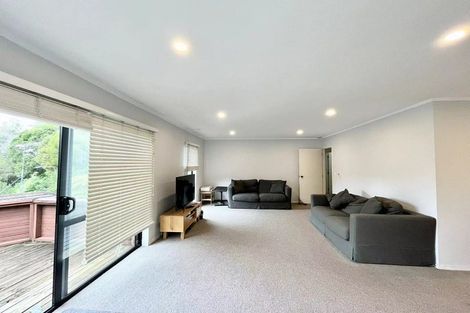 Photo of property in 2/36 Greenvalley Rise, Glenfield, Auckland, 0629