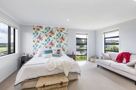 Photo of property in 28 Keepers Drive, Gulf Harbour, Whangaparaoa, 0930