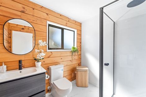 Photo of property in 1/80 Browns Bay Road, Rothesay Bay, Auckland, 0630