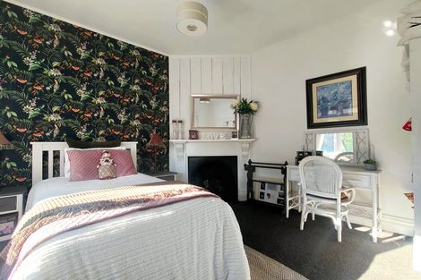 Photo of property in 108 Waikawa Road, Picton, 7220