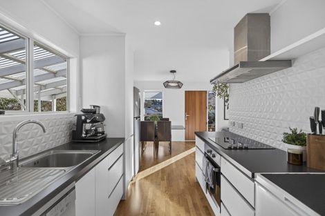 Photo of property in 21 Heaphy Street, Westown, New Plymouth, 4310