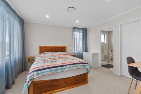 Photo of property in 16 Onekura Street, Red Beach, 0932