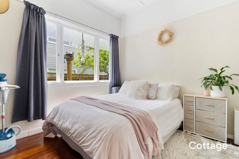 Photo of property in 94 Derwent Street, Island Bay, Wellington, 6023