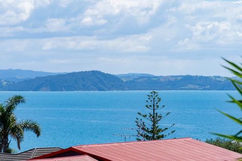 Photo of property in 1317 Whangaparaoa Road, Army Bay, Whangaparaoa, 0930