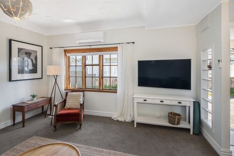 Photo of property in 42c Apu Crescent, Lyall Bay, Wellington, 6022