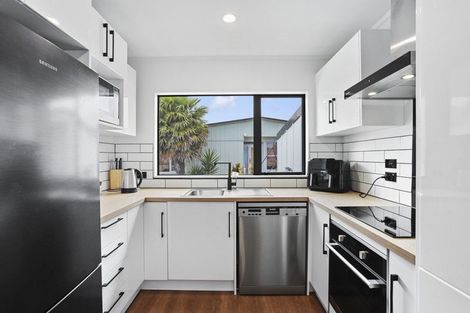 Photo of property in 49 Springs Road, Parakai, 0830