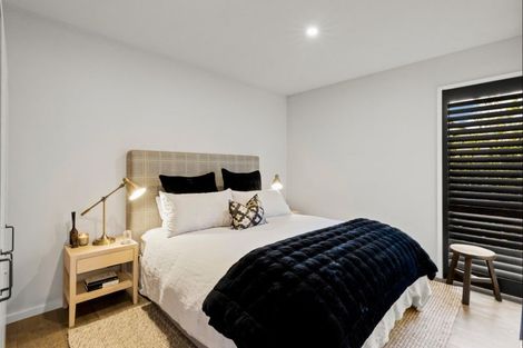 Photo of property in 2 Fife Court, Jacks Point, Queenstown, 9371