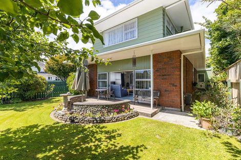 Photo of property in 4 Shortland Street, Lower Vogeltown, New Plymouth, 4310