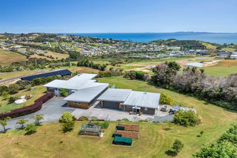 Photo of property in 37 Pekama Drive, Cable Bay, 0420
