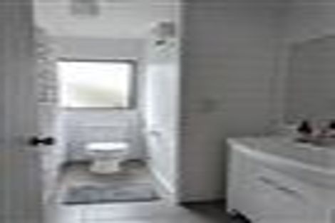 Photo of property in 2/7 Fernbird Place, Massey, Auckland, 0614