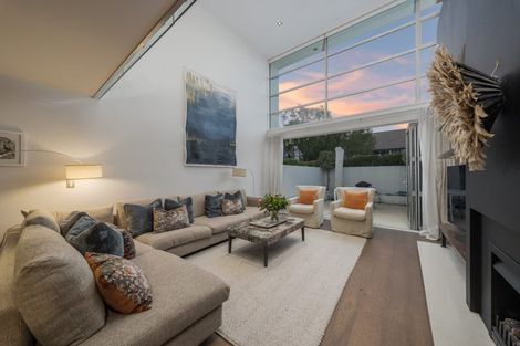 Photo of property in 12 Holly Road, St Albans, Christchurch, 8014